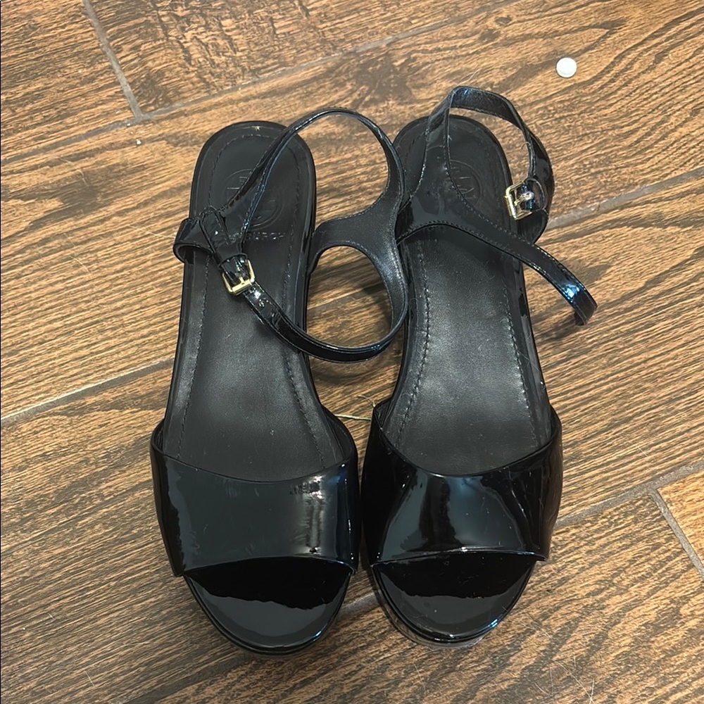 Tory Burch Black Sandals with Ankle Strap and Open-Toe Design